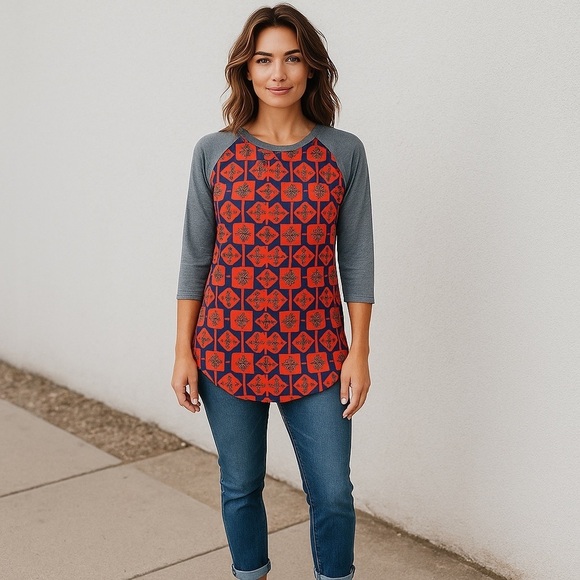 LULAROE WOMENS MEDIUM RANDY GEOMETRIC PRINT T- SHIRT EUC - Picture 1 of 5